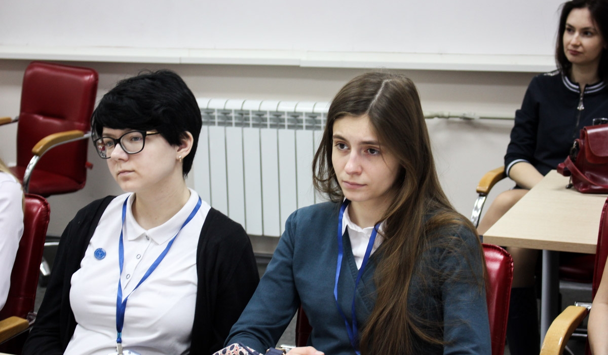 Schoolchildren from China visited the School of Intercultural Communication organized by Minin University