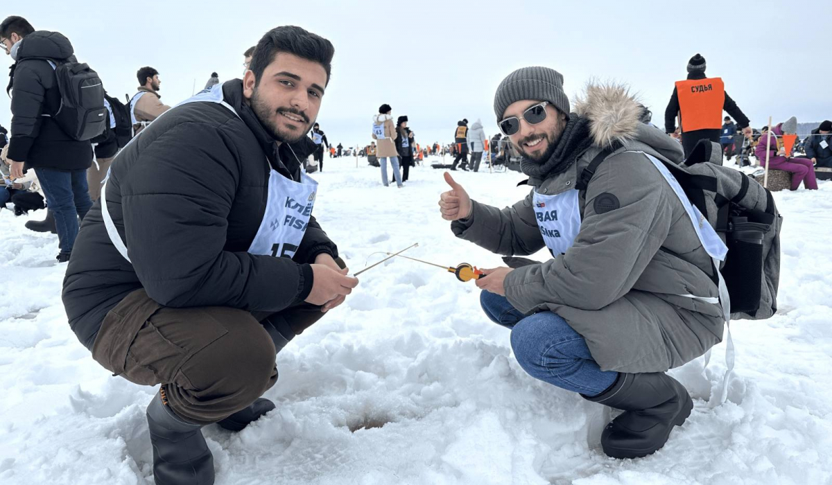 Minin University students from Iraq, Syria and Egypt try winter fishing