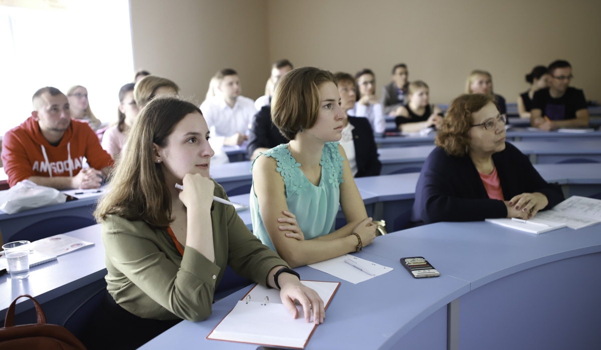 Summer school for young philologists from Russia and Poland srarted at Minin University