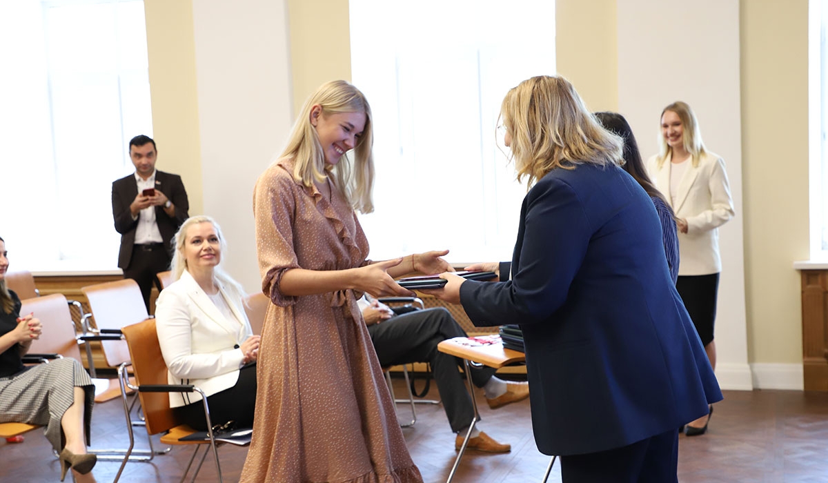 The first group of students who participated in the dual degree program has graduated in Minin University