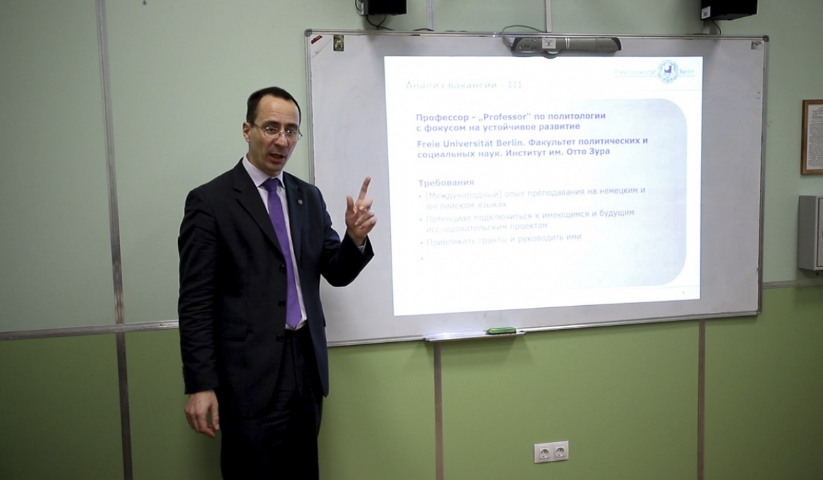 Distinctive Features of modeling of international scientific career were discussed at Minin University