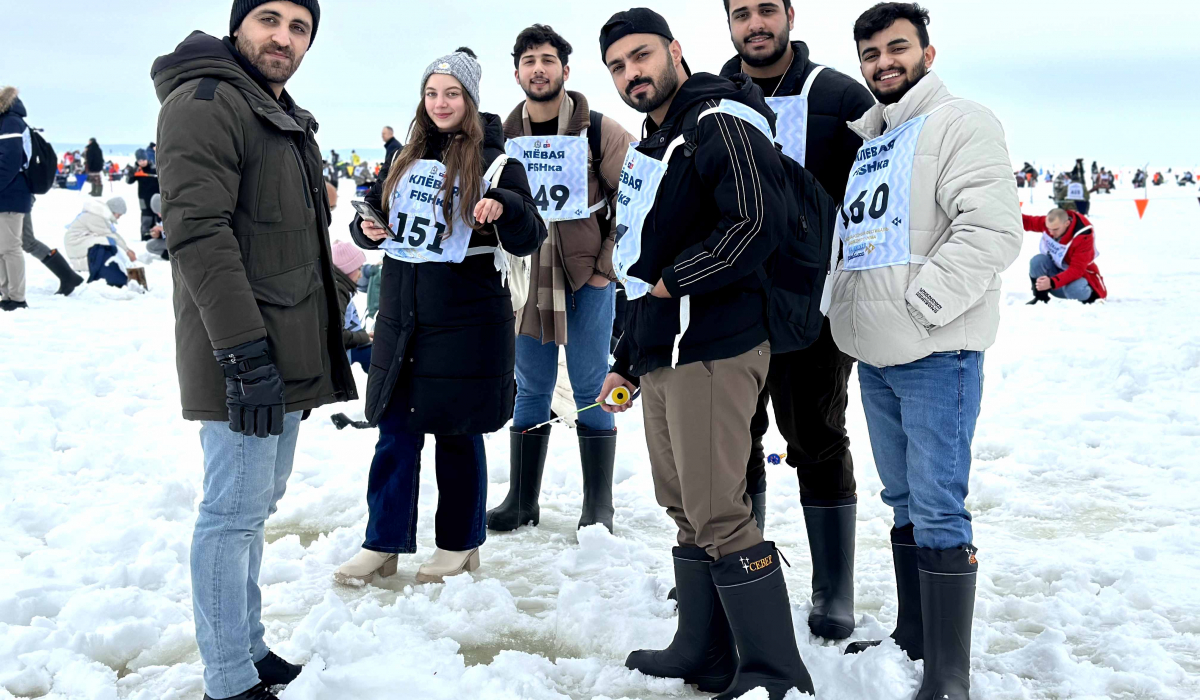 Minin University students from Iraq, Syria and Egypt try winter fishing