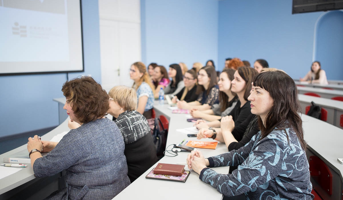 Delegation from The Education University of Hong Kong Hosts Professional Development Training for Educators at Minin University