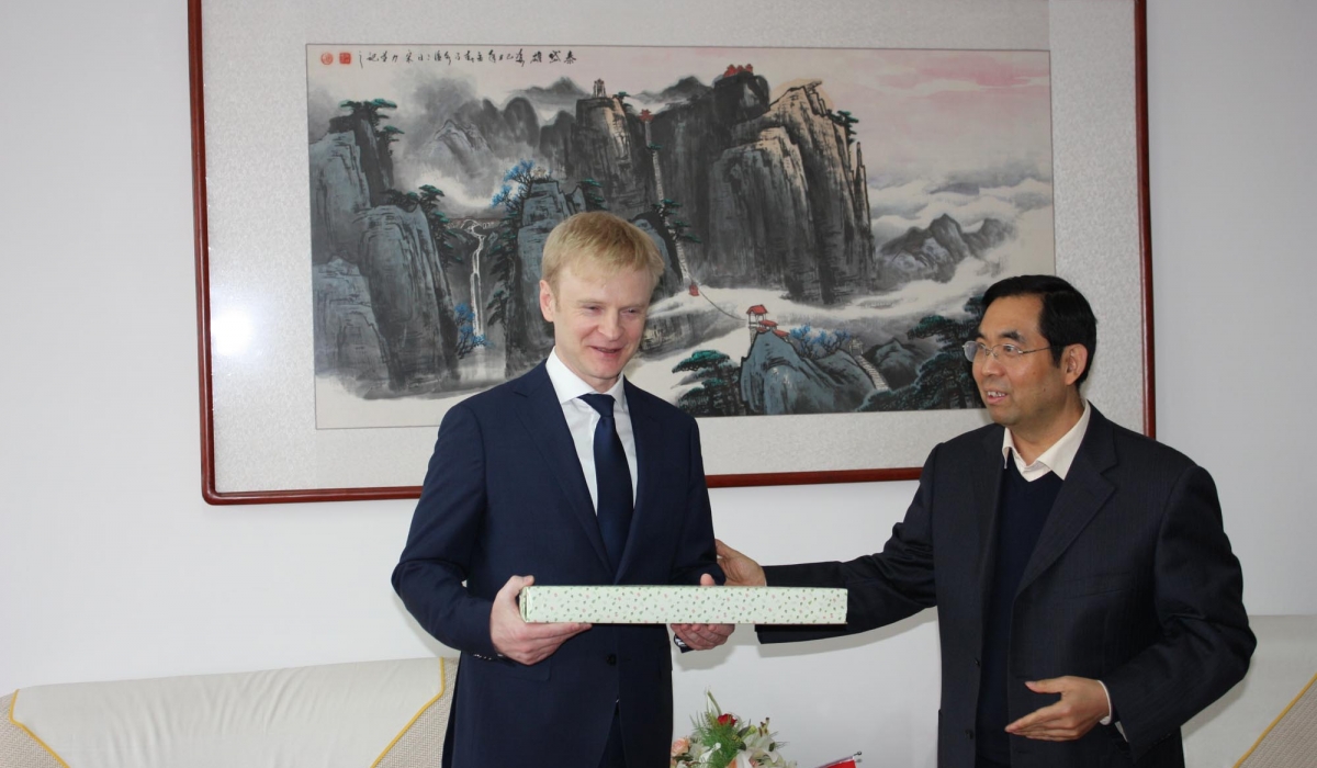 Minin University and Shandong University of Technology will launch double degree programs in two areas of training: English and Chinese, Producer Training. Also in the area of studying law and teacher exchange program