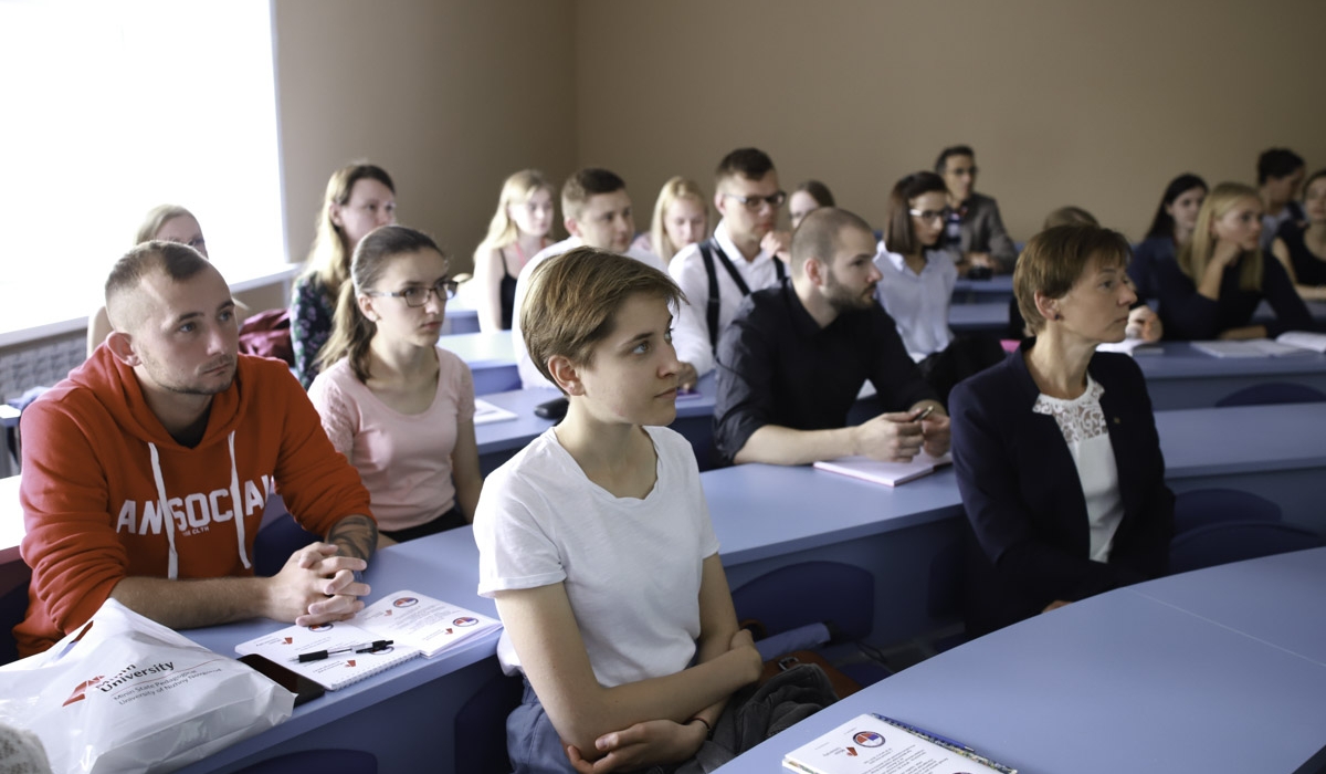 Summer school for young philologists from Russia and Poland srarted at Minin University