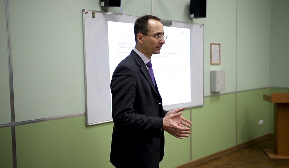 Distinctive Features of modeling of international scientific career were discussed at Minin University