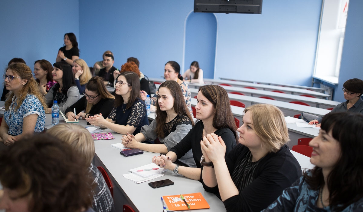 Delegation from The Education University of Hong Kong Hosts Professional Development Training for Educators at Minin University