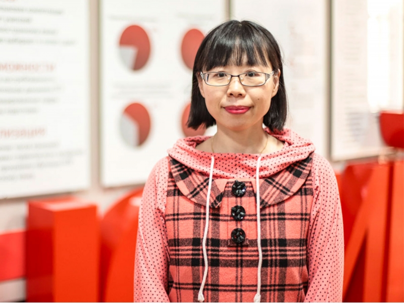 It is the second semester when teacher Zou Ning from the Jinan school of foreign languages teaches Chinese to Minin University students.