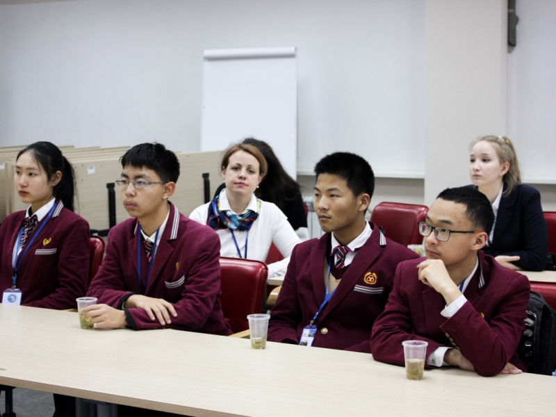 Schoolchildren from China visited the School of Intercultural Communication organized by Minin University