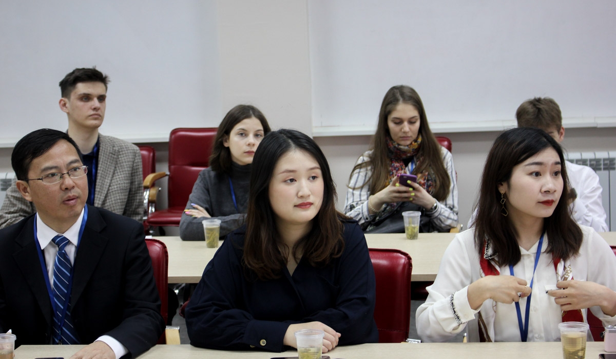 Schoolchildren from China visited the School of Intercultural Communication organized by Minin University