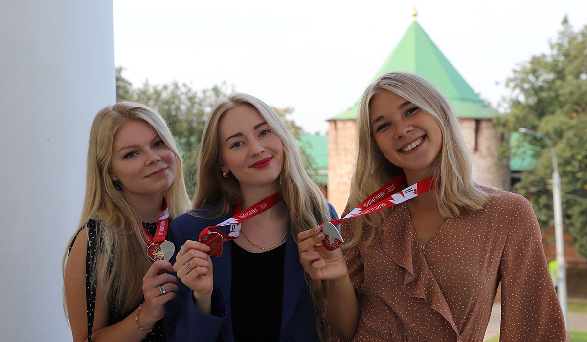 The first group of students who participated in the dual degree program has graduated in Minin University