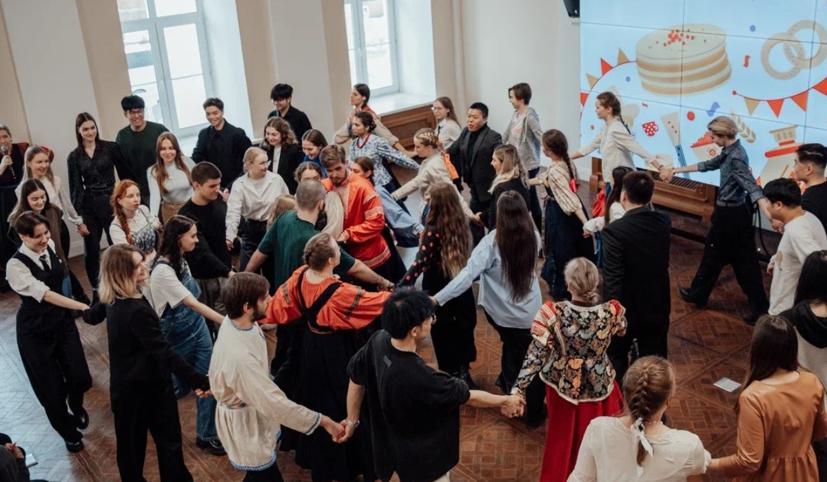 Traditional Russian festival Maslenitsa for international students held at Minin University