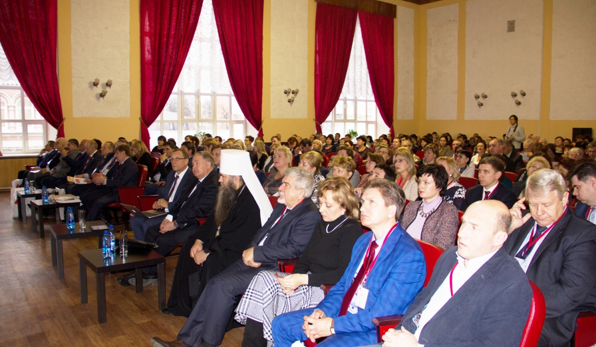 The Second Public Report of Minin University Presented Successfully!