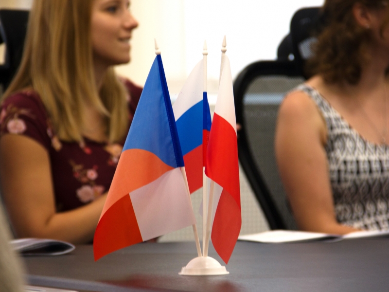 Polish and Czech students arrive at Minin university for summer school