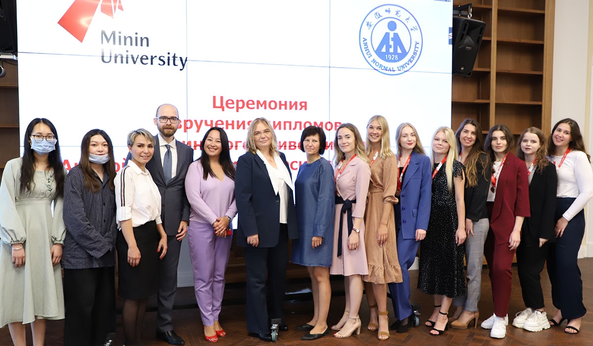 The first group of students who participated in the dual degree program has graduated in Minin University