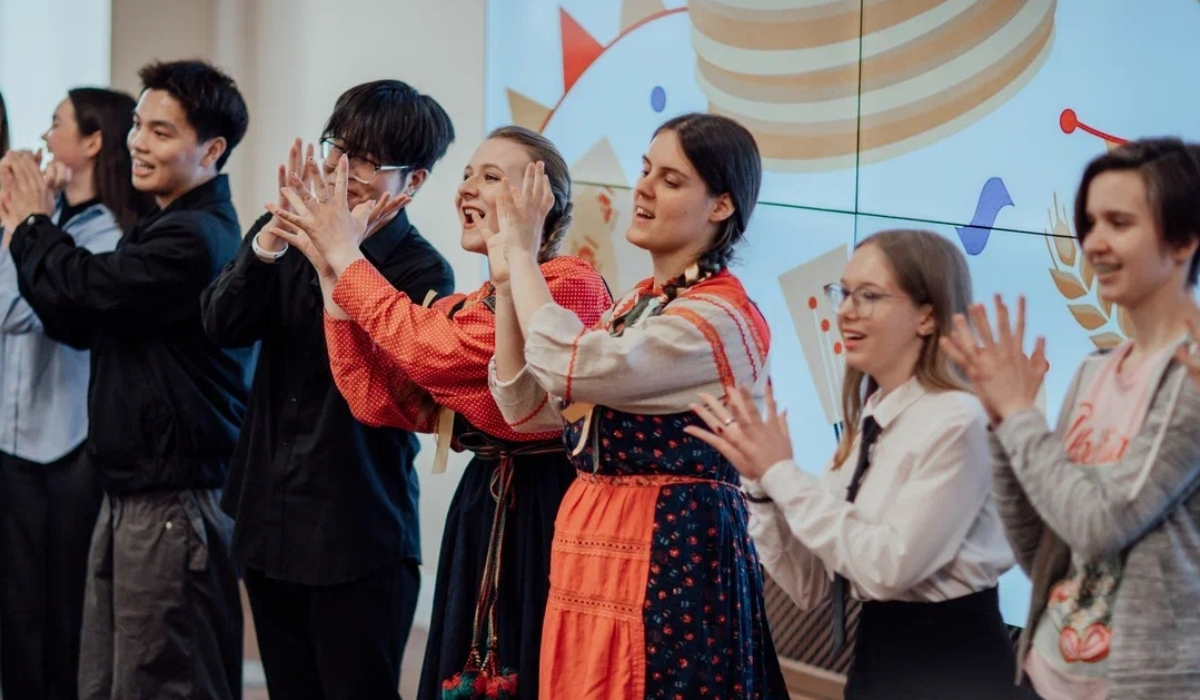 Traditional Russian festival Maslenitsa for international students held at Minin University