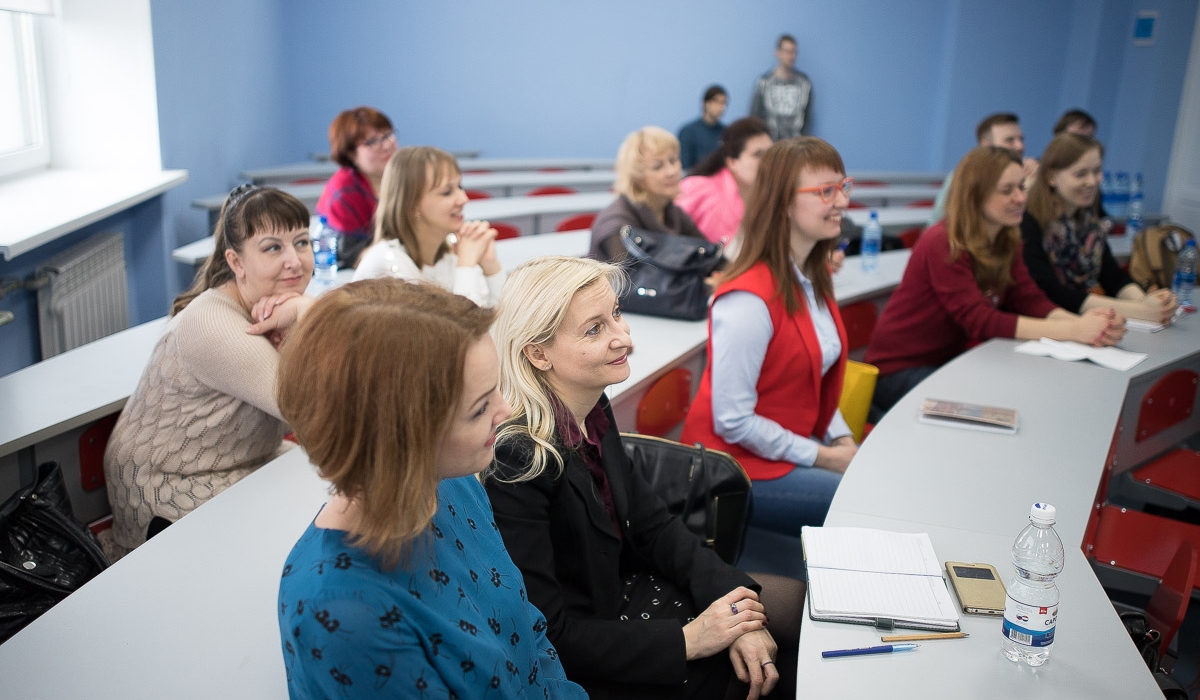 Delegation from The Education University of Hong Kong Hosts Professional Development Training for Educators at Minin University