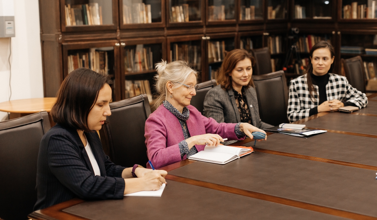 On September 24, Minin university authorities held a meeting with a German delegation that included Ms. Elena Resch and Ms. Barbara Lachhein.