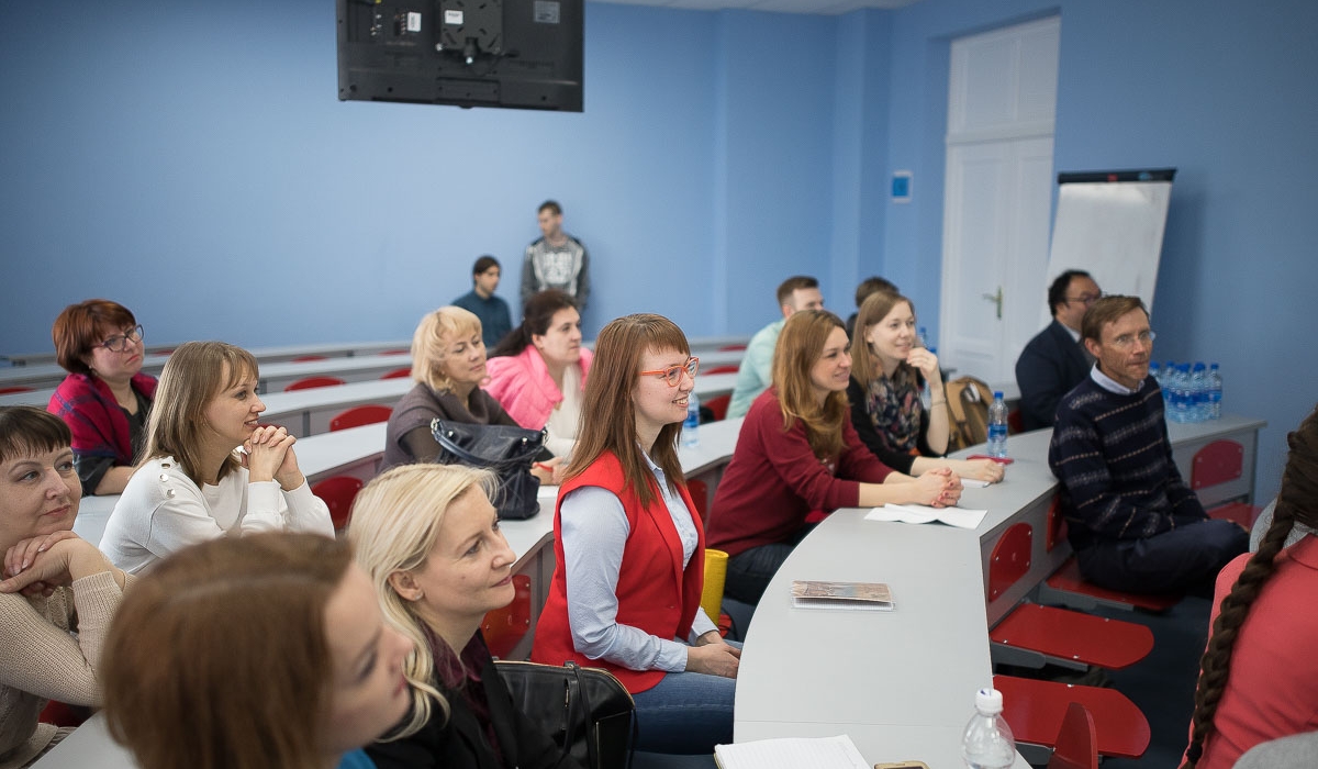 Delegation from The Education University of Hong Kong Hosts Professional Development Training for Educators at Minin University