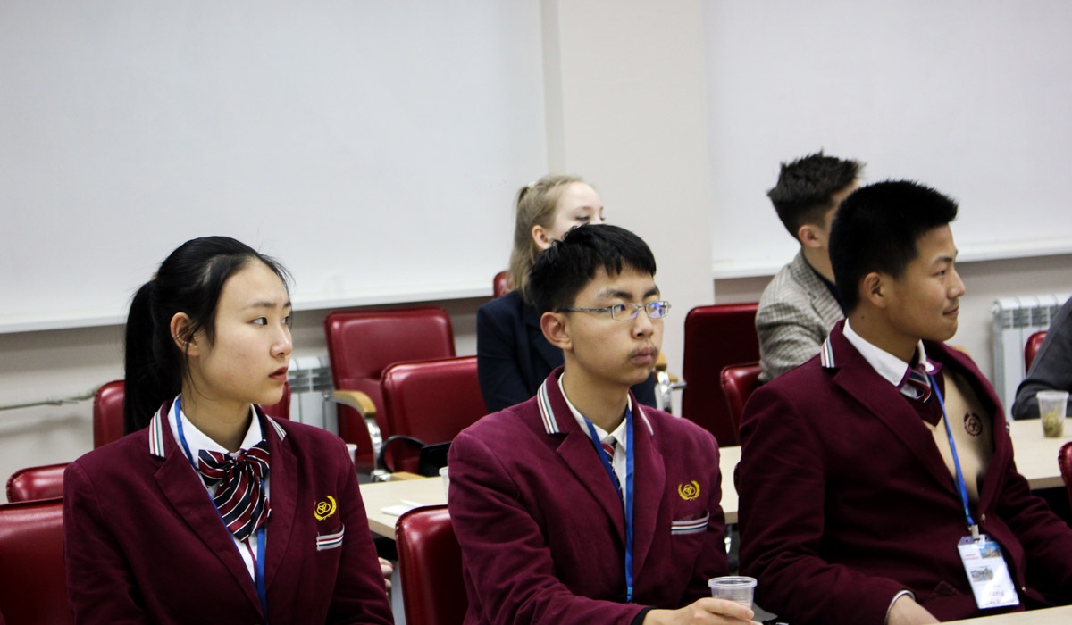 Schoolchildren from China visited the School of Intercultural Communication organized by Minin University