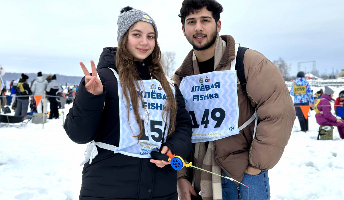 Minin University students from Iraq, Syria and Egypt try winter fishing