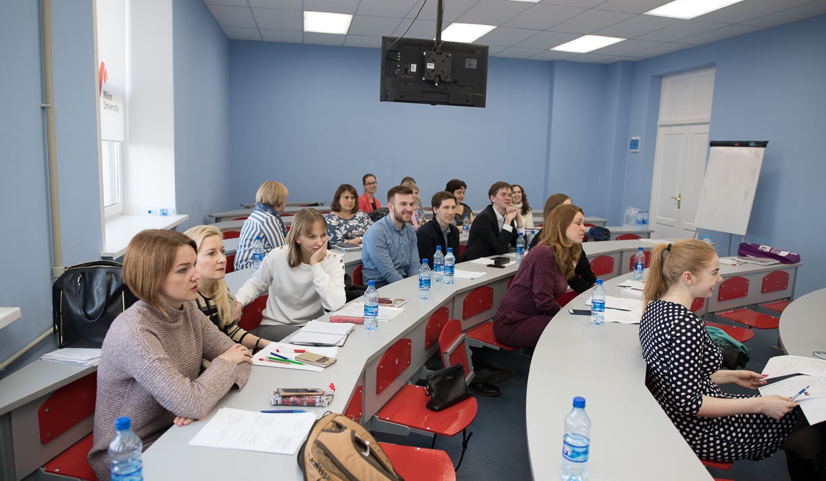 Delegation from The Education University of Hong Kong Hosts Professional Development Training for Educators at Minin University