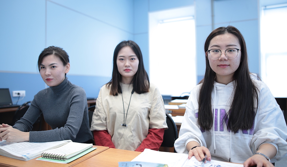 Students from Xi’an Fanyi University arrive at Minin University