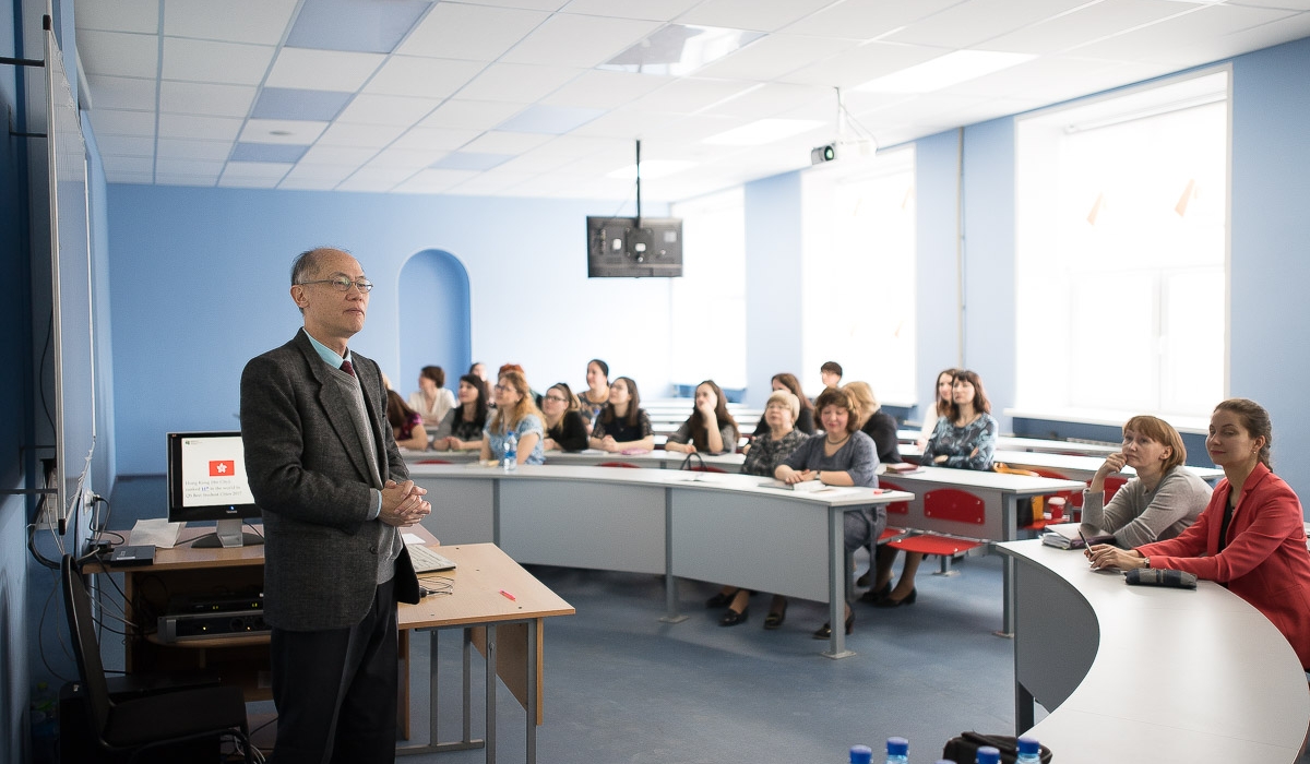 Delegation from The Education University of Hong Kong Hosts Professional Development Training for Educators at Minin University