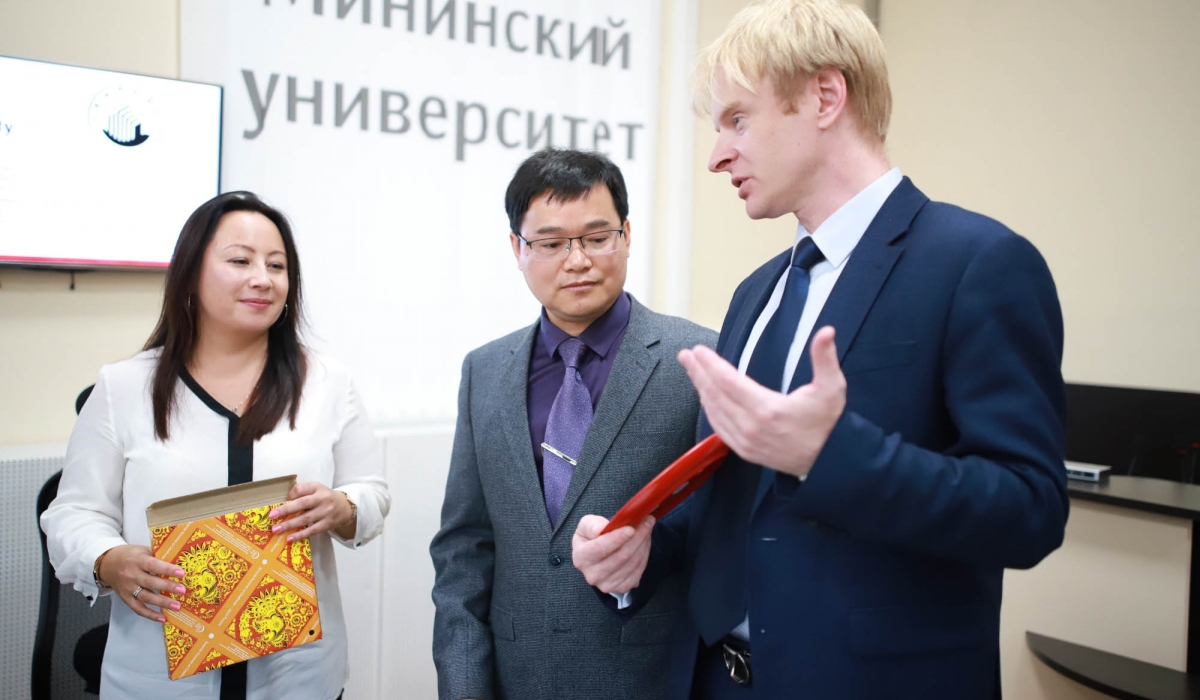 The Rector of Minin University met the delegation of Huainan Normal University