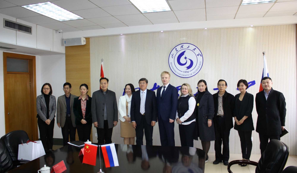 Minin University and Shandong University of Technology will launch double degree programs in two areas of training: English and Chinese, Producer Training. Also in the area of studying law and teacher exchange program