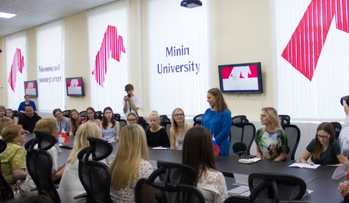 Polish and Czech students arrive at Minin university for summer school