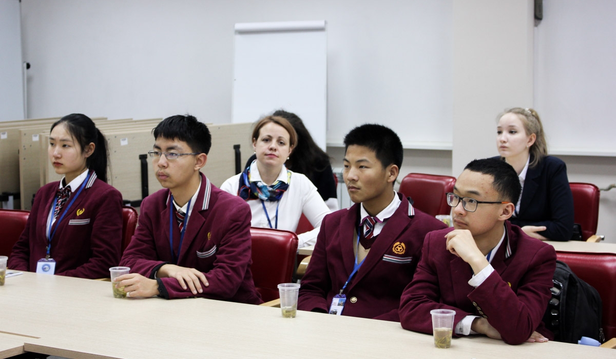 Schoolchildren from China visited the School of Intercultural Communication organized by Minin University